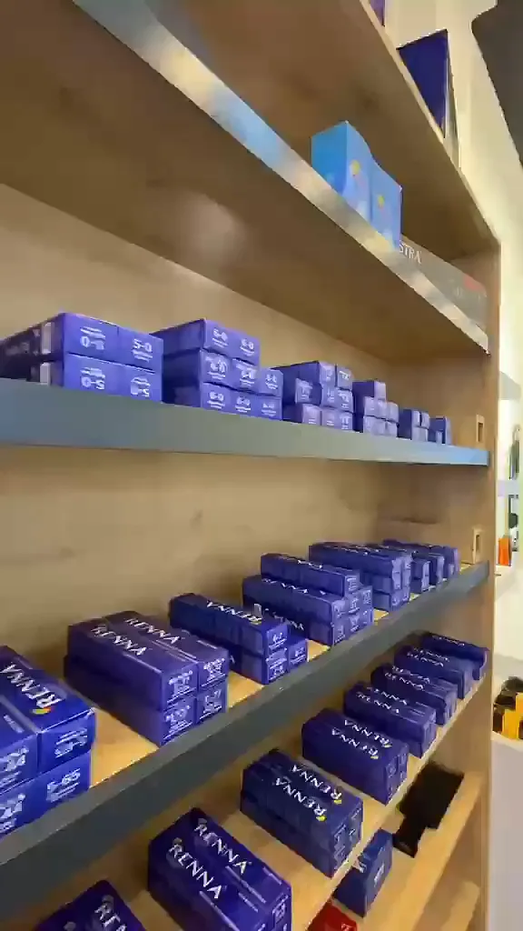 Bakım ürünleri rafı